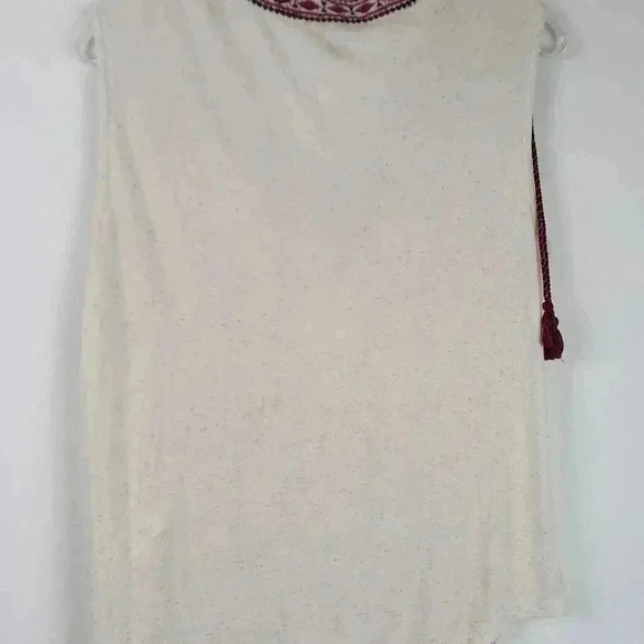 Lucky Brand  V- Neck Top Size Medium - Picture 5 of 8
